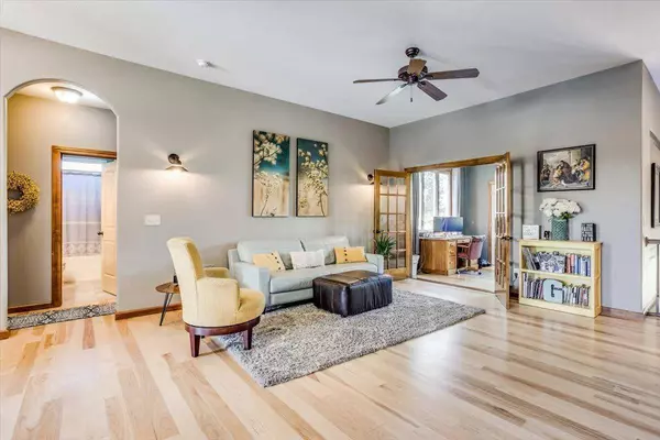 2501 N Fairway Cir, Derby, KS 67037