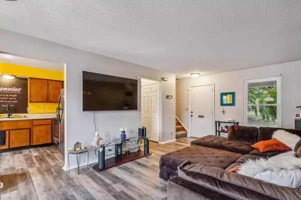 1595 Mcnaughten Road, Columbus, OH 43232