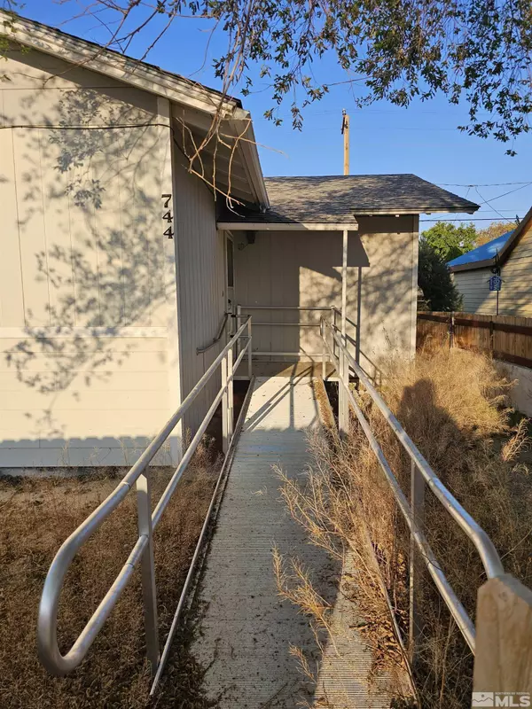 744 A St, Hawthorne, NV 89415