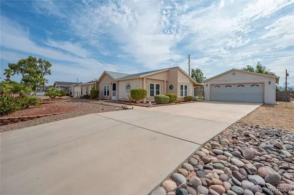 5748 S Iroquois LOOP, Fort Mohave, AZ 86426