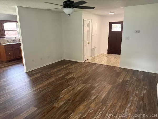 905 Rogers AVE, Madill, OK 73446