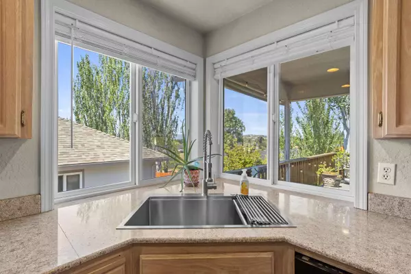 3387 Henderson WAY, Medford, OR 97504