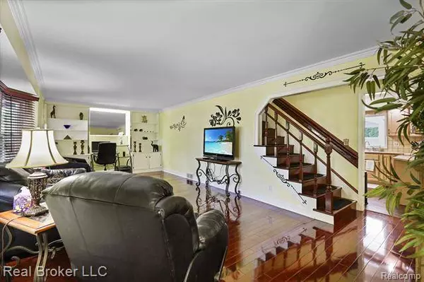 523 WARREN Avenue, Flushing, MI 48433