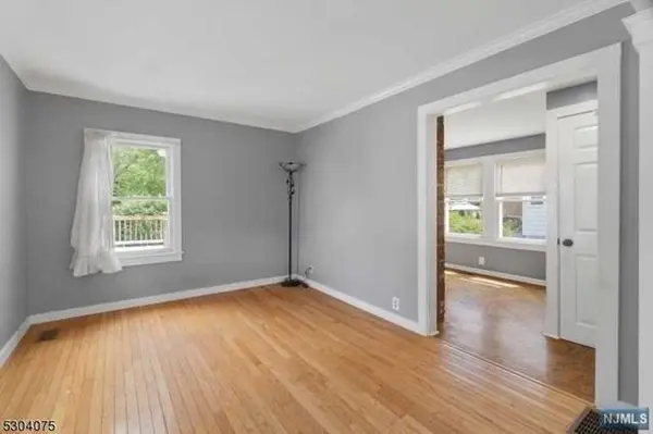 48 Van Dam AVE, Bloomingdale, NJ 07403