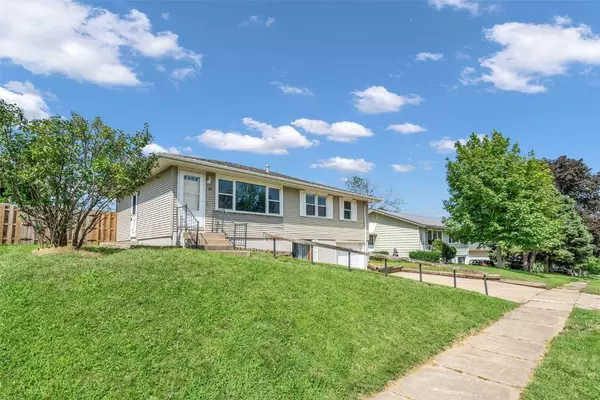 98 33rd, Cedar Rapids, IA 52404