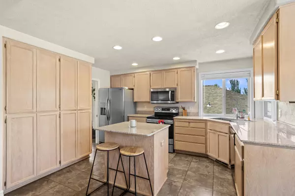 3387 Henderson WAY, Medford, OR 97504