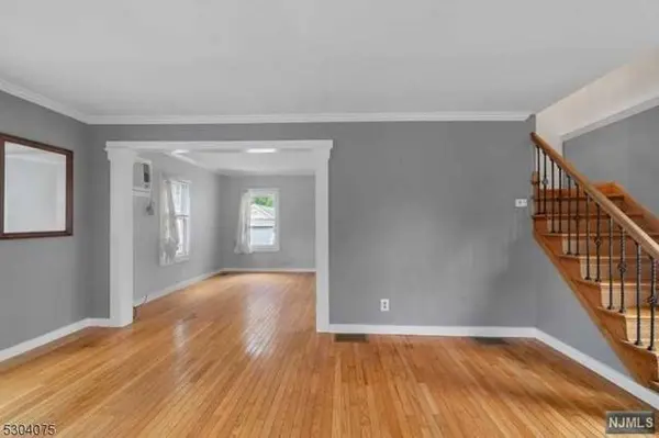 48 Van Dam AVE, Bloomingdale, NJ 07403