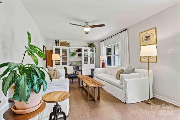 1602 26th ST NE, Hickory, NC 28601