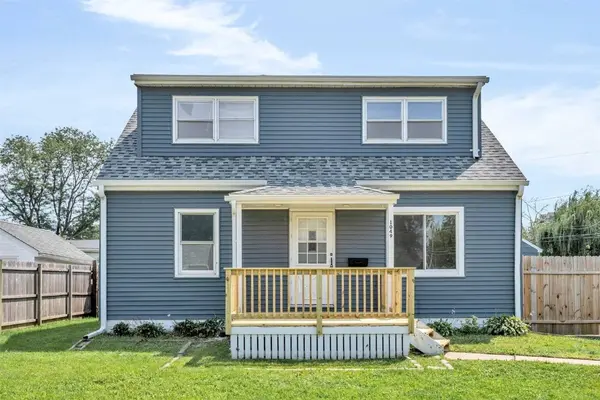 1049 Staub CT NE, Cedar Rapids, IA 52402