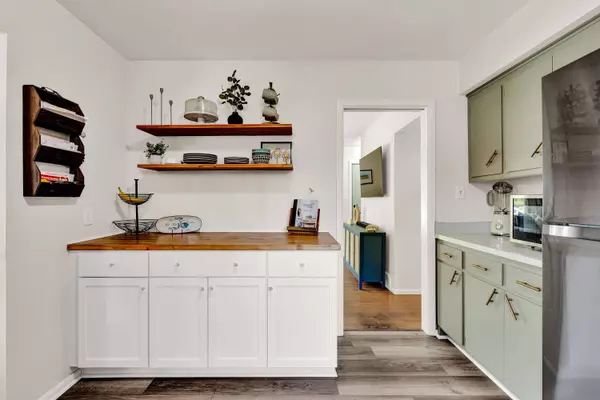 W152N8344 Elm Ln, Menomonee Falls, WI 53051