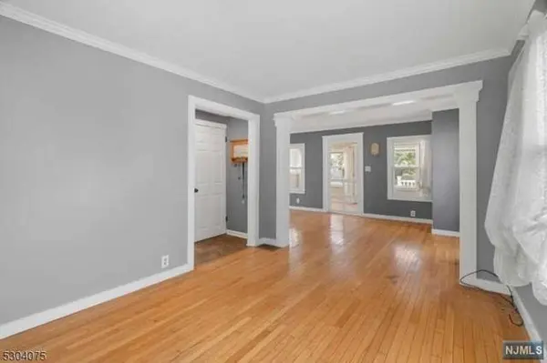 48 Van Dam AVE, Bloomingdale, NJ 07403