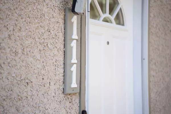 405 64 AVE NE #111, Calgary, AB T2K 6J6