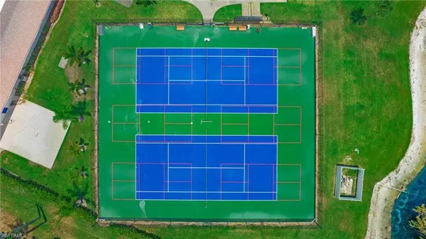 810 Charlemagne BLVD, Naples, FL 34112