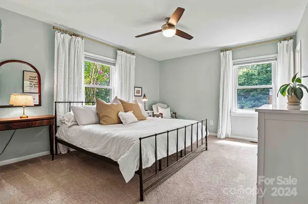 1602 26th ST NE, Hickory, NC 28601