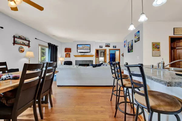 941 Autumn Ridge Ln, Hartford, WI 53027