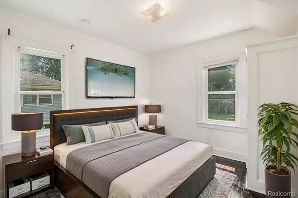 18 EDNA Avenue, Pontiac, MI 48341