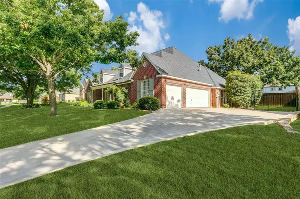 2310 Brookcrest Lane, Grapevine, TX 76051