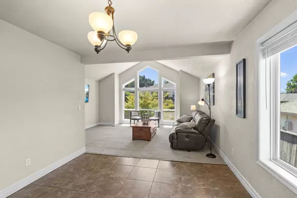 3387 Henderson WAY, Medford, OR 97504