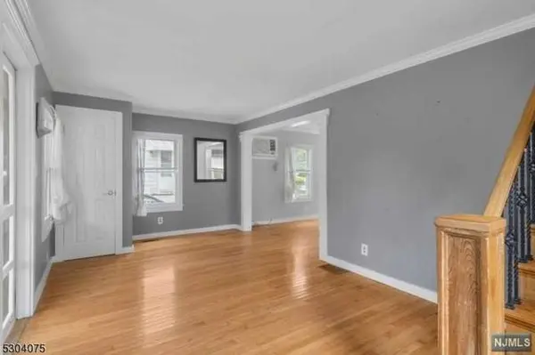 48 Van Dam AVE, Bloomingdale, NJ 07403