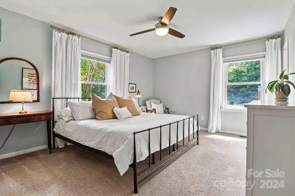 1602 26th ST NE, Hickory, NC 28601