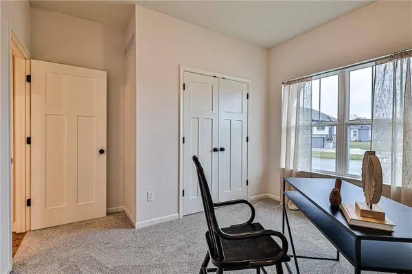 2364 NE Colonnade AVE, Blue Springs, MO 64029