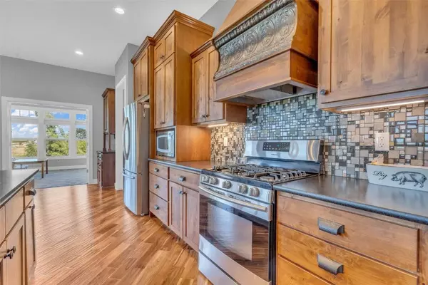 3438 Barnsley CIR, Marion, IA 52302