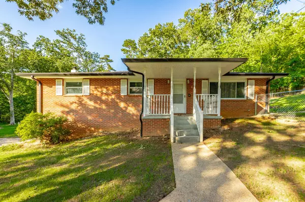 6 Warren Ln, Rossville, GA 30741