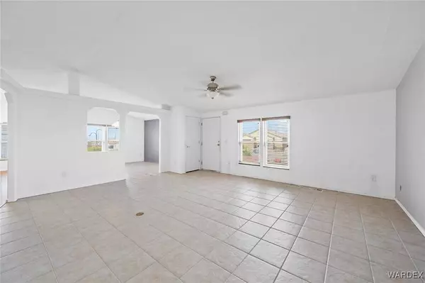 5748 S Iroquois LOOP, Fort Mohave, AZ 86426