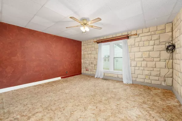 206 S Birch St, Hillsboro, KS 67063