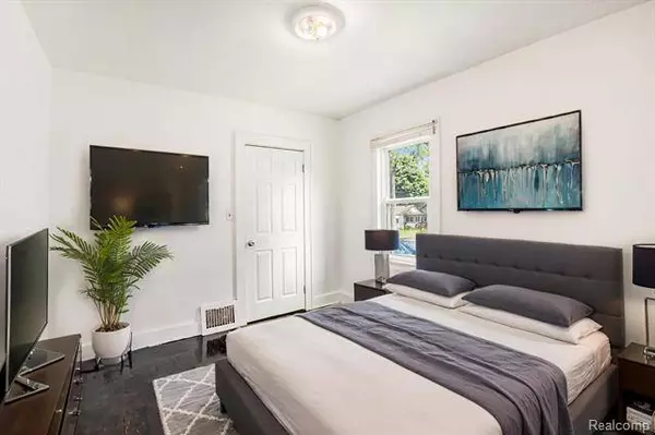 18 EDNA Avenue, Pontiac, MI 48341