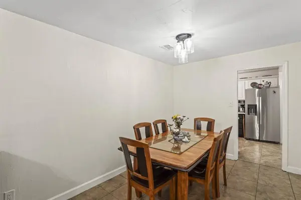 1015 Walnut Place, Mansfield, TX 76063