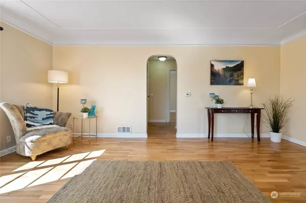 2118 11th ST, Bremerton, WA 98312