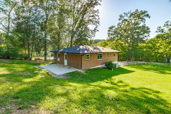 6 Warren Ln, Rossville, GA 30741