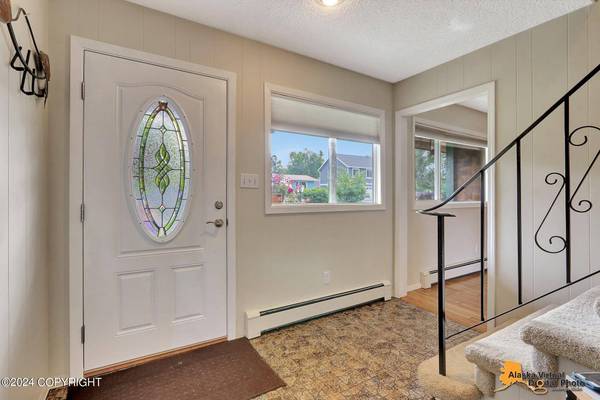 2526 Arlington DR, Anchorage, AK 99517