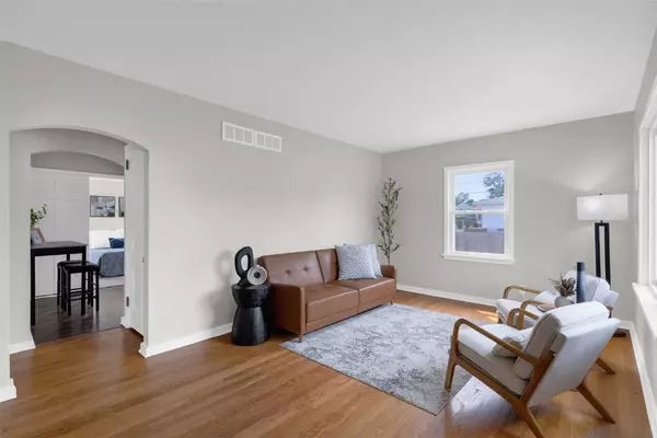 1049 Staub CT NE, Cedar Rapids, IA 52402