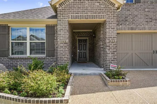 1303 Rosler Street, Mansfield, TX 76063