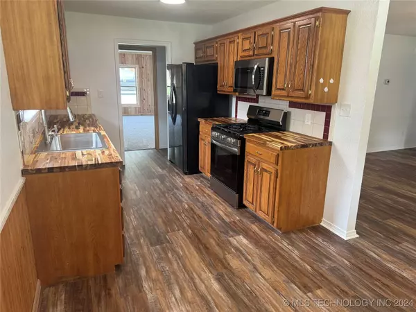 905 Rogers AVE, Madill, OK 73446