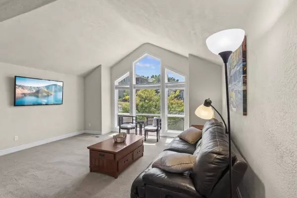 3387 Henderson WAY, Medford, OR 97504