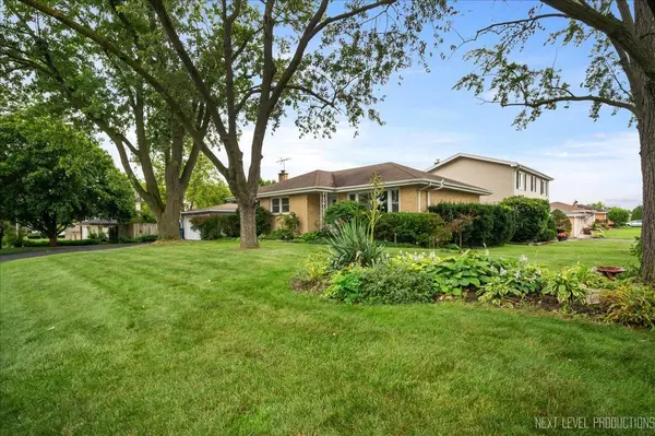 212 E Gladys AVE, Elmhurst, IL 60126