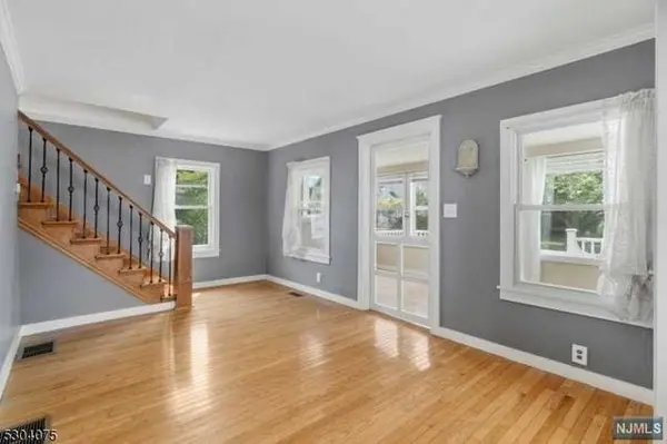 48 Van Dam AVE, Bloomingdale, NJ 07403