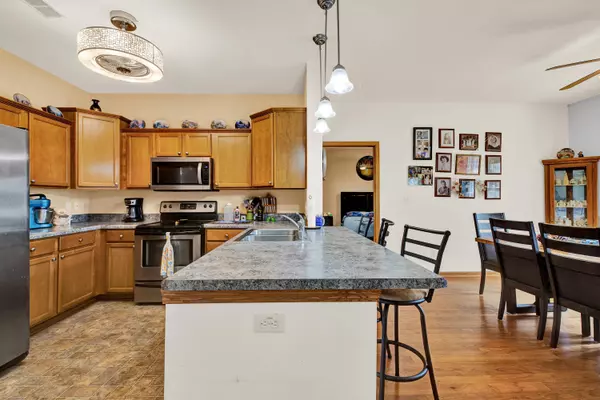 941 Autumn Ridge Ln, Hartford, WI 53027