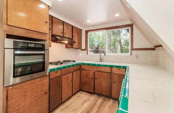 42014 Hemlock Lane, Shaver Lake, CA 93664