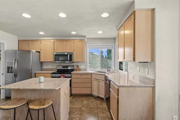 3387 Henderson WAY, Medford, OR 97504