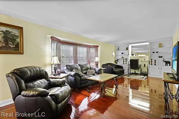 523 WARREN Avenue, Flushing, MI 48433