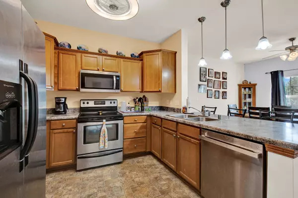 941 Autumn Ridge Ln, Hartford, WI 53027