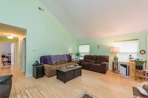 38387 N Manor Avenue, Beach Park, IL 60087