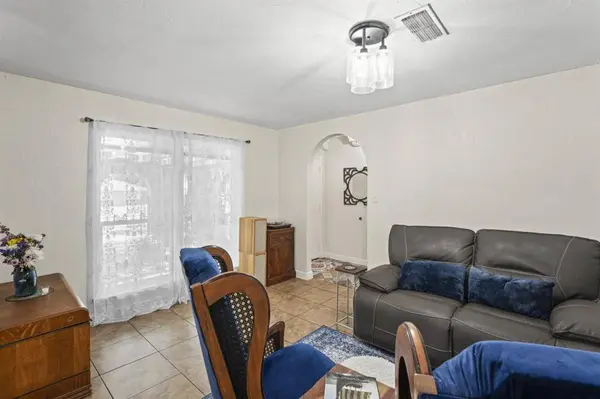 1015 Walnut Place, Mansfield, TX 76063