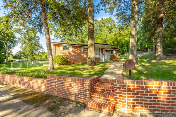 6 Warren Ln, Rossville, GA 30741