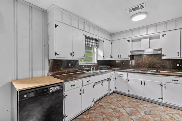 3690 Sharon Rd, Laurel, MS 39443