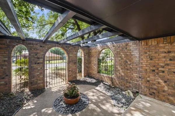 1015 Walnut Place, Mansfield, TX 76063